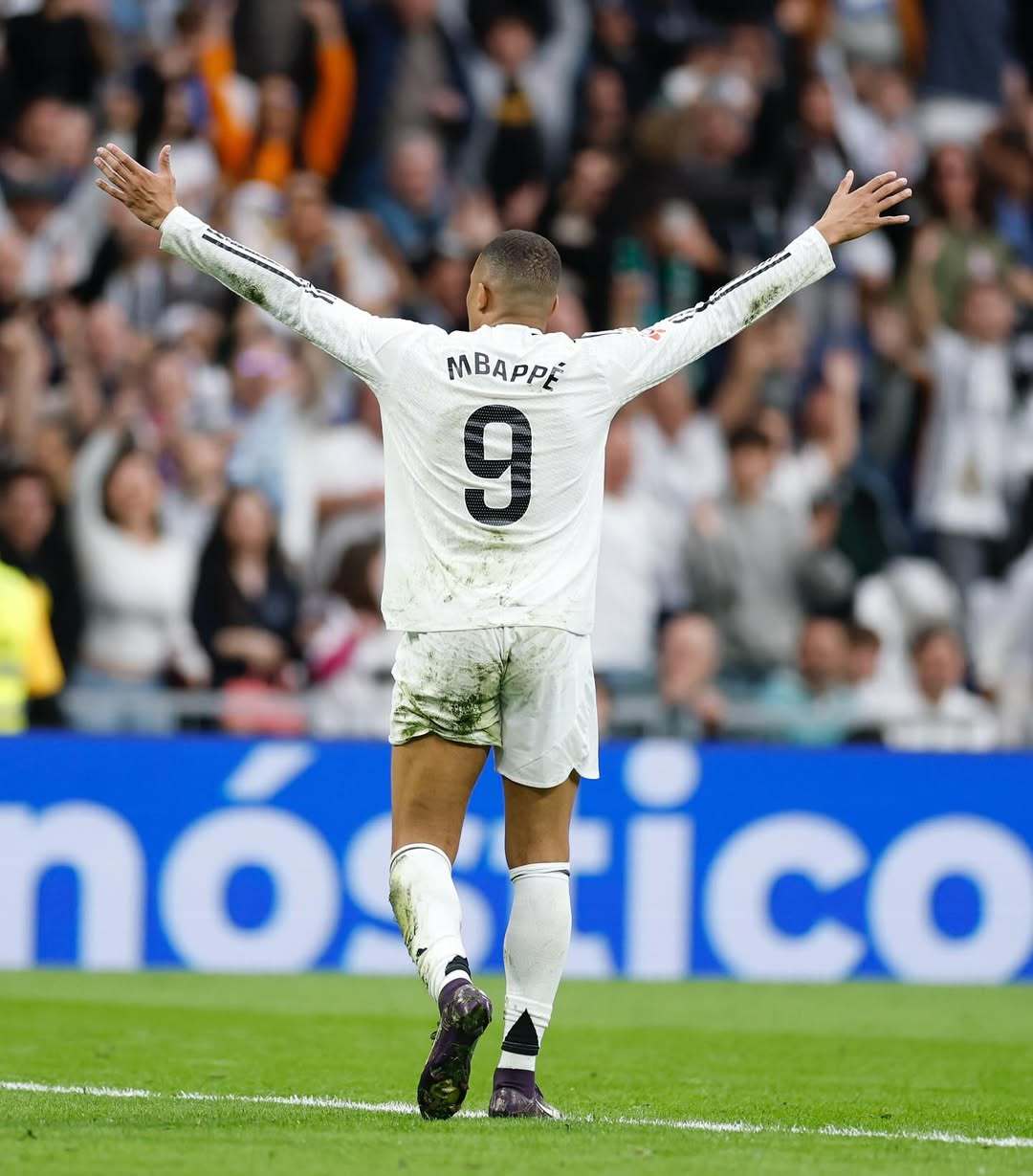 FlyQuest 首先进入了 StarLadder 布达佩斯 Major 2025 第二阶段，而 Rare Atom 被淘汰