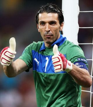 这能逆转吗？小三大嘴全力开火，击杀了 Leyan 团队处于巨大的劣势，扭转了局面