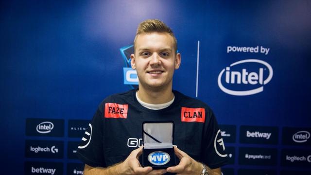 BLG官宣： 很高兴地向大家宣布：辅助选手左名豪（id：LvMao）即日起正式加入BLG平安银行俱乐部